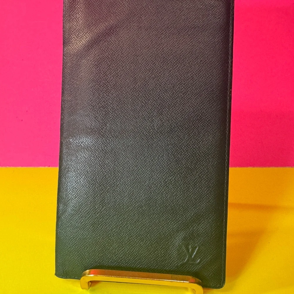 Louis Vuitton Epi Taiga Bundel green bifold wallet and key holder - Picture 7 of 15